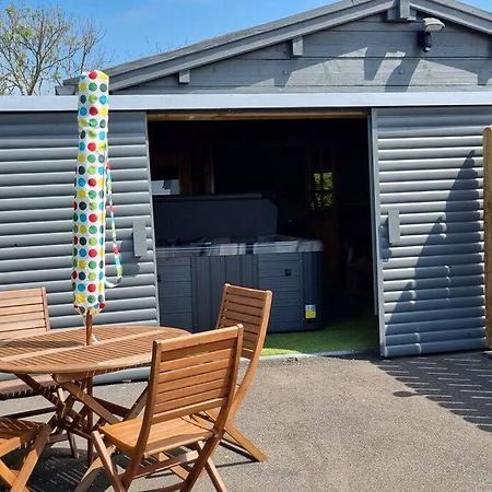Grace'S Place With Hot Tub & Games Room Carrickfergus Luaran gambar