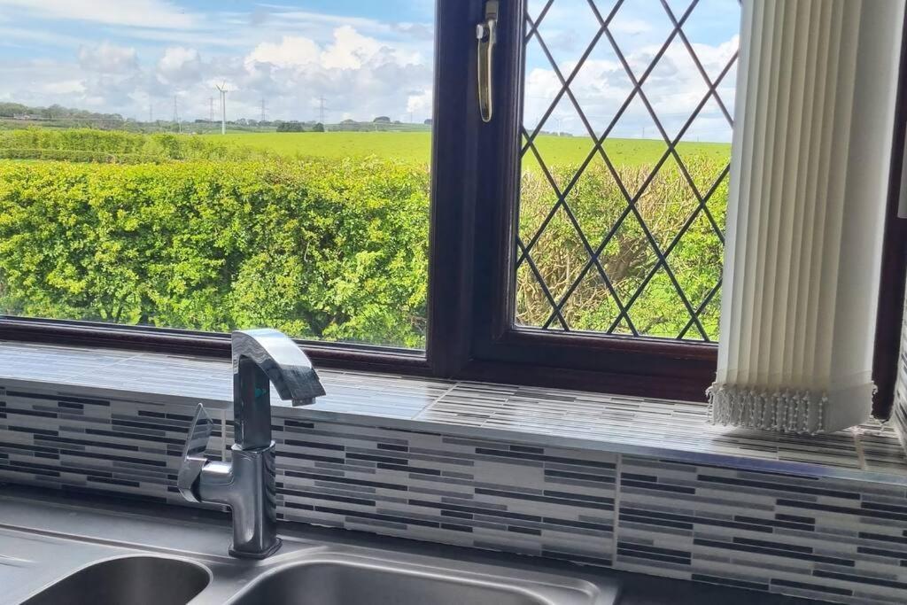 Grace'S Place With Hot Tub & Games Room Carrickfergus Luaran gambar