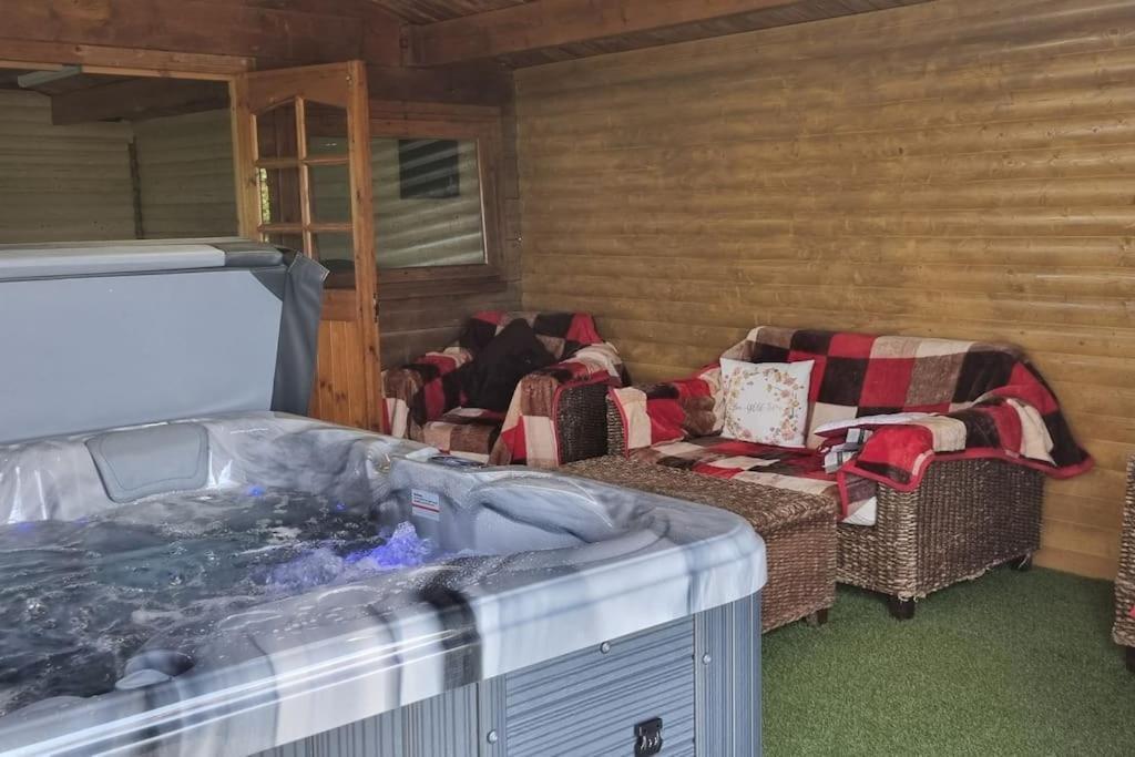 Grace'S Place With Hot Tub & Games Room Carrickfergus Luaran gambar